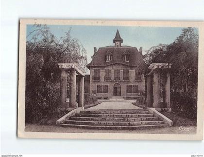 LES CLAYES SOUS BOIS : La Mairie - état