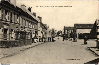 CPA LES ESSARTS-le-ROI Rue de la Pompe (1412272)