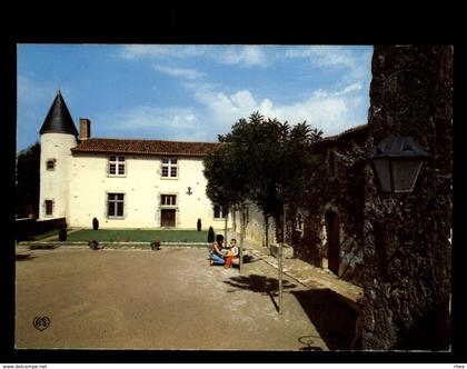 85 - LES LUCS-SUR-BOULOGNE - chateau