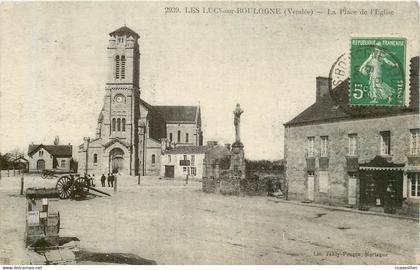 LES LUCS SUR BOULOGNE la place de l'église