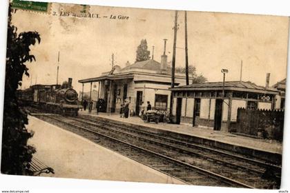 CPA LES MUREAUX - La Gare (211357)