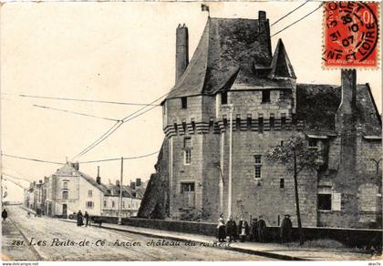 CPA Les Ponts-de-Cé Ancien chateau (1180045)