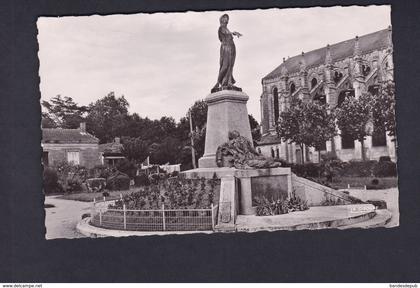 Lesparre Medoc (33) Monument aux Morts ( Chretien sculpteur ) ( Ed. La Cigogne)