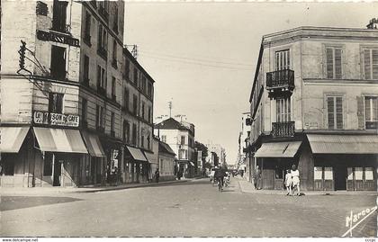 CPSM Levallois Perret Rue Paul Vaillant-Couturier