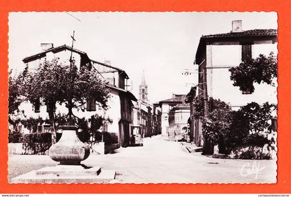 13234 / LEZAT-sur-Lèze 09-Ariège PEUGEOT 203 Rue François-VERDIER Place Village Photo-Bromure CELY Marcel PENDARIES