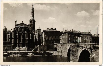 CPA Limoux L'Eglise et le Pont Neuf FRANCE (1013161)