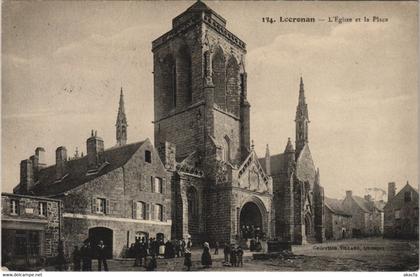 CPA LOCRONAN Eglise et la Place (144060)