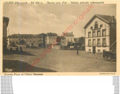 43.  LOUDES .  Grande Place et l'Hôtel Varenne .