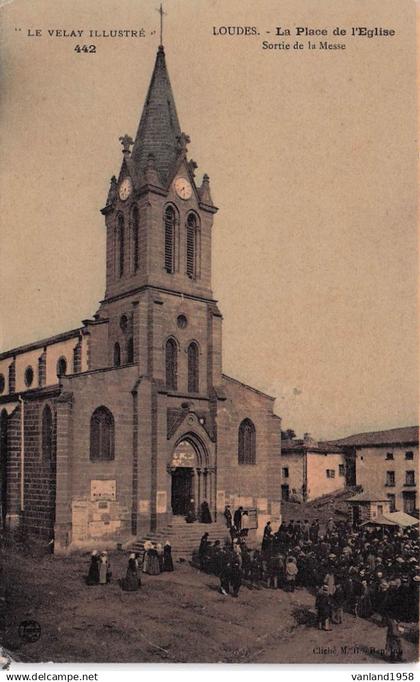 LOUDES-la place de l'église