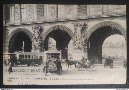 CPA carte postale Paris les guichets du Louvre autobus Mercedes Calèche cachet Hôpital militaire du Louvre 1914