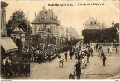 CPA MAISONS-LAFFITTE - Arrivée d'un Regiment (102563)