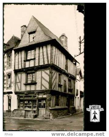 56 Malestroit - 6. MALESTROIT (Morbihan)  La maison de laTruie qui file, datant du XVè sièc Rhea D56D  K56124K  C56124C