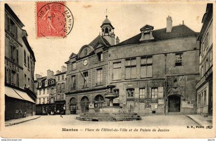 CPA MANTES-la-JOLIE Place de l'Hotel de Ville et du Palais de Justice (1411527)