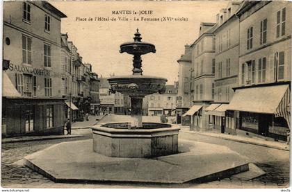 CPA MANTES-la-JOLIE Place de l'Hotel de Ville - Fontaine (1411542)