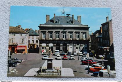 Cpm, Mauriac, l'hôtel de ville et la place, Cantal 15