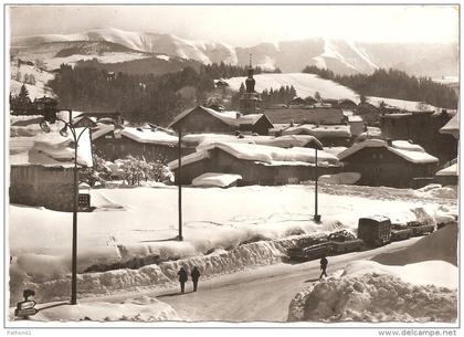 CPM FRANCE 74 HAUTE-SAVOIE MEGEVE - Le Mont-Blanc -  Sur la place principale les traineaux-taxis - Multivues - 1982