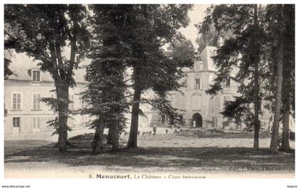 95 - MENUCOURT --  Le château - Cour intérieure