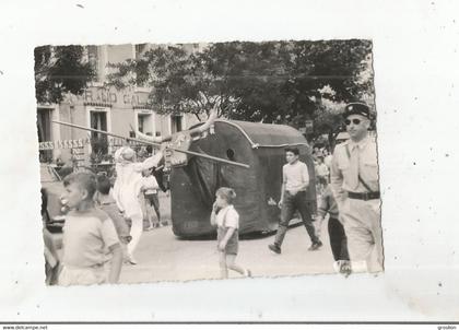 MEZE (HERAULT)  CARTE PHOTO LE BOEUF SYMBOLIQUE (FETE ANIMEE)