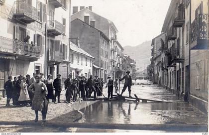 MODANE PENDANT UNE CATASTROPHE (CARTE PHOTO )