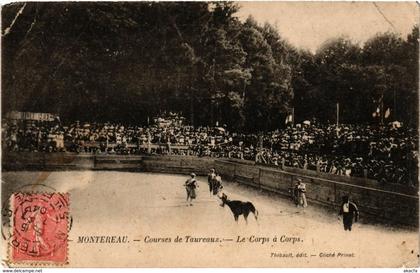 CPA MONTEREAU - Courses de Toureaux - Le Corps a Corps (292504)