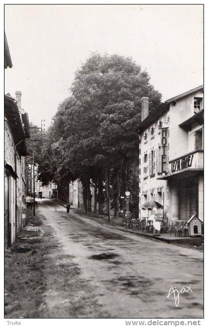 MONTFAUCON-EN-VELAY HOTEL DES PLATANES