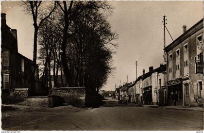 CPA MONTHUREUX-sur-SAONE - Rue Général Leclerc (455755)