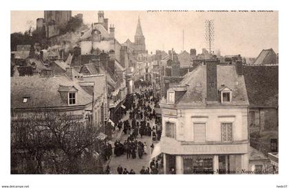 Montrichard - Rue Nationale un jour de Marché