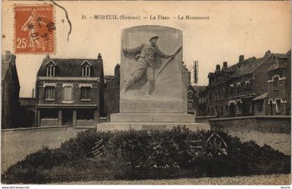 CPA MOREUIL Place Le Monument (808110)