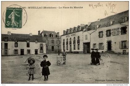 56 - 285 MUZILLAC (Morbihan) - La Place Marché place du marche hotel herve