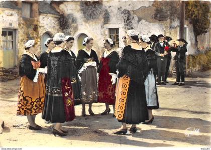 ¤¤   -   MUZILLAC    -  Jeunes Filles de Muzillac  -  Bavardage  -  Folklore   -  ¤¤