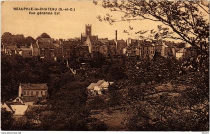 CPA NEAUPHLE-le-Chateau - Vue générale Est (102561)