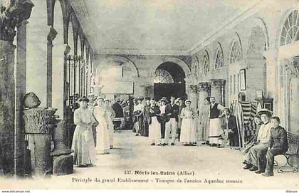 03 - Néris les Bains - Péristyle du Grande Etablissement - Tronçon de l'ancien Aqueduc Romain - Animée - Pèse Personnes