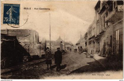 CPA NESLE Rue Gambetta (1292530)