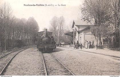 Nesles-la-Vallée (95 - Val d'Oise) La Gare