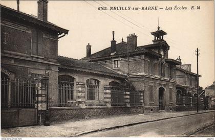 CPA NEUILLY-sur-MARNE - Les Ecoles (124191)