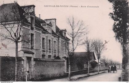 Neuville en Poitou  - Ecole Communale  -  CPA °J