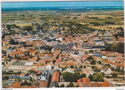 Vienne : NEUVILLE  en  POITOU  : vue  aérienne  1977