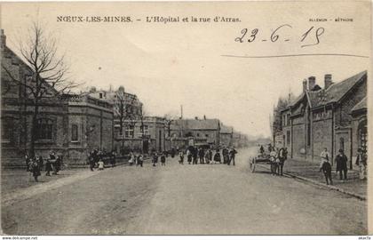 CPA NOEUX-les-MINES-L'Hopital et la rue d'Arras (44223)