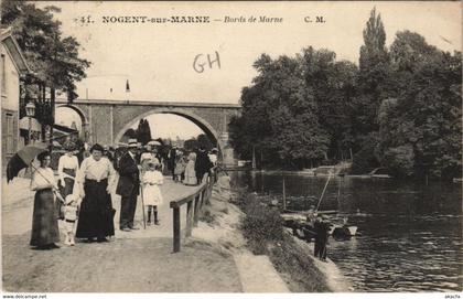 CPA NOGENT-sur-MARNE Bords de Marne (806928)