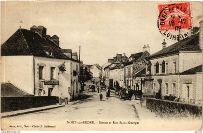 CPA Nort-sur-Erdre Statue et Rue St-Georges (610819)