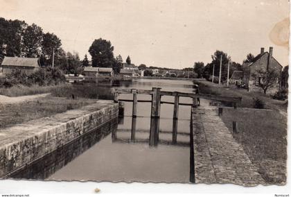 Noyers-sur-Cher Ecluse Bassin du Canal