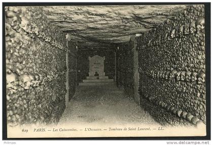 FRANCE, PARIS Les Catacombes L'Ossaire, circulated