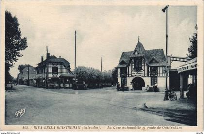 CPA OUISTREHAM RIVA-BELLA - La Gare Automobile et Route de Ouistreham (1225564)