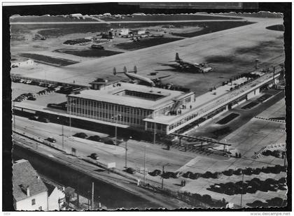 cpsm - gf -   Aéroport Paris-Orly - vue aérienne de l'aérogare sud    hax103