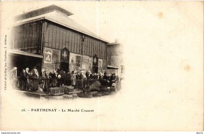 CPA Parthenay Marché couvert (1391954)