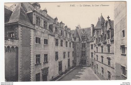 Pau, Château de Pau, la Cour d'honneur old postcard unused b171010