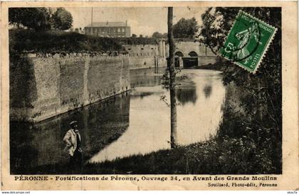 CPA PERONNE - Fortifications de PERONNE Ouvrage 34 en avant des (514818)