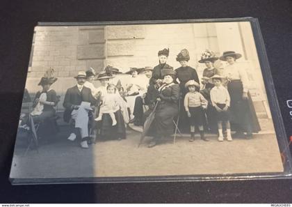 carte photo  groupe de personnes (a localiser )