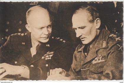 CPA photo Maréchal Montgomery et Général Eisenhower neuve