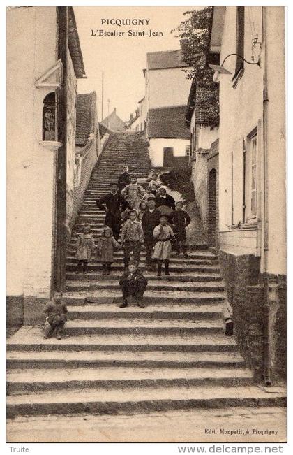 PICQUIGNY L'ESCALIER SAINT-JEAN ANIMEE